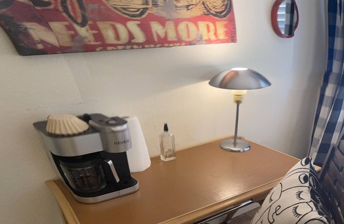 Vallejo House | Beautiful 450sqft Master Bedroom w/Private full bathroom, Parking nxtra room ava