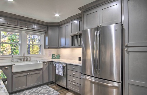 Northlake House | Beautiful 5 Acre Lakefront Private Retreat w/Boat Dock, Hot Tub, 5 Bdrm/5 bath