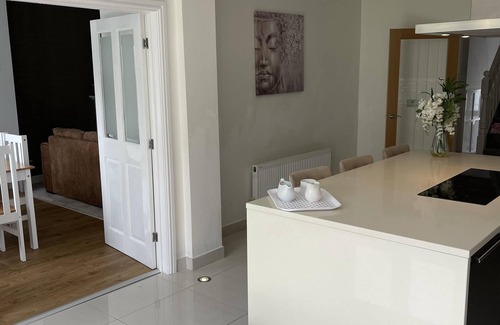 Walsall House | Beautiful 5-bed House in Walsall