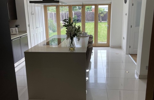 Walsall House | Beautiful 5-bed House in Walsall