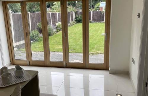Walsall House | Beautiful 5-bed House in Walsall
