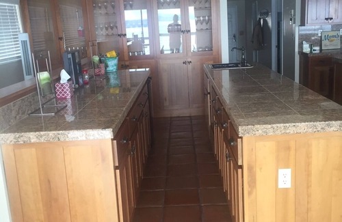 Nice House | Beautiful 5 Bedroom, 3 bath waterfront home on Clearlake w/private hot tub