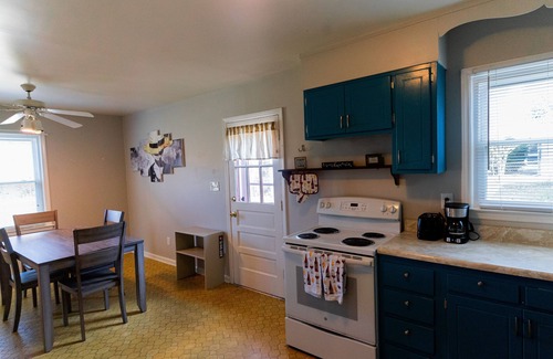 Ashbrook - Clawson Village House | Beautiful 5 Bedroom Duplex With Hot Tub