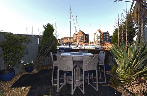 Eastbourne House | Beautiful 5-bedroom home on the waters edge of Sovereign Harbour