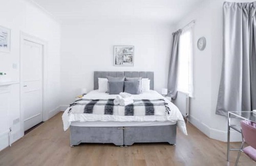 Lewisham House | Beautiful 5 Bedroom House With Private Garden