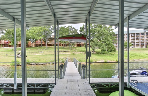 Branson Villa | Beautiful 5 Bedroom Poolside Villa
