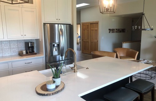 Windsor House | Beautiful 5 bedroom (sleeps 12) home with mountain views