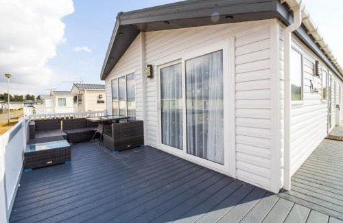 Kessingland Cabin | Beautiful 8 Berth Lodge For Hire At Kessingland Beach In Suffolk Ref 90012Td
