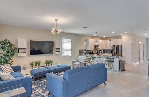Davenport House | Beautiful 9Bed Pool Home with Game Room-1233CHD
