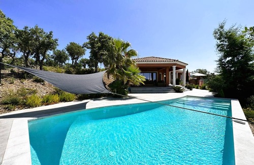 La Londe-les-Maures House | Beautiful air-conditioned villa for 6 people with pool and stunning sea view in La Londe les Maures