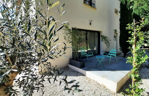 St.-Remy-de-Provence Apartment | Beautiful apartment in country house. Saint Remy de Provence.