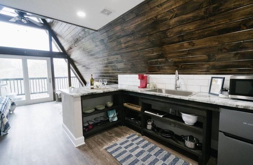 New Braunfels Cabin | Beautiful A-Frame with Private Deck w/Upgraded Jacuzzi and Incredible View!