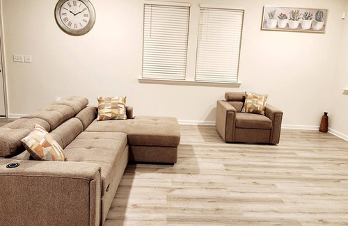 Monroe House | Beautiful and cozy 4 bedroom home, family friendly neighbors, a must see!