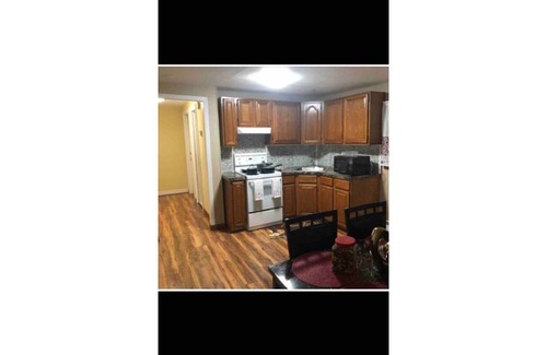 North Valley Stream House | Beautiful and Peaceful Gem! (Entire upstairs)