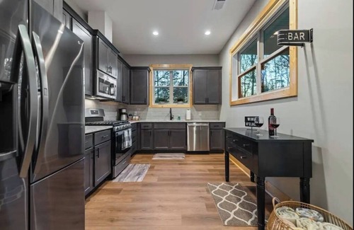 Ellijay Ski Chalet | Beautiful and Peaceful Modern Chalet in River Resort w Hot Tub