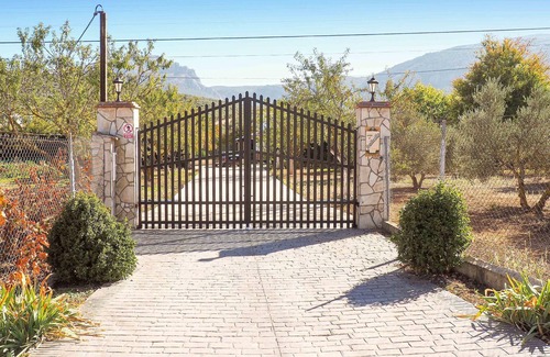 Villanueva del Trabuco House | Beautiful and spacious semi-detached house with heated outdoor pool and solar panels.