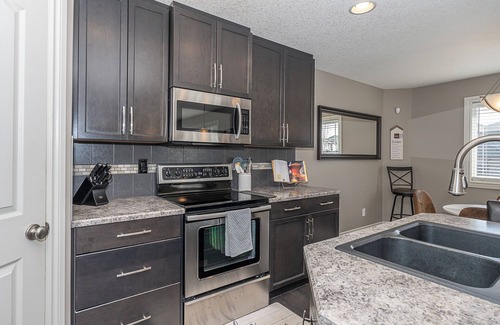 Southwest Edmonton House | Beautiful and spacious 3 bedroom home in Windermere, Edmonton