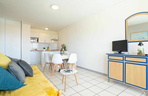 Ciboure Apartment | Beautiful apartment for 6 people with WIFI, pool, TV, terrace and pets allowed