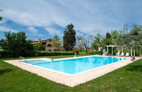 Citta Sant'Angelo Apartment | Beautiful apartment for 4 people with A/C, WIFI, pool, TV, patio and pets allowed