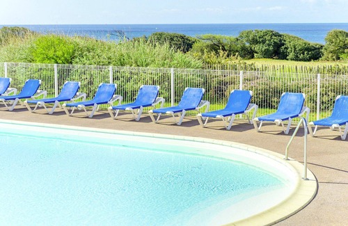 Chateau-d'Olonne Apartment | Beautiful apartment for 2 people with WIFI, pool, TV, terrace and pets allowed