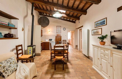 Popoltaio-Schiacciato Villa | Beautiful apartment in villa for 8 people with A/C, pool, WIFI, TV and patio