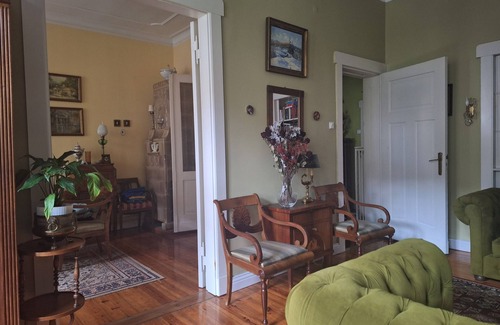 Elk Grove Village Apartment | Beautiful apartment in peaceful Elk Grove