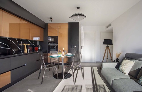 Cros-de-Cagnes Apartment | Beautiful apartment for 2 people with A/C, WIFI, TV, terrace and pets allowed