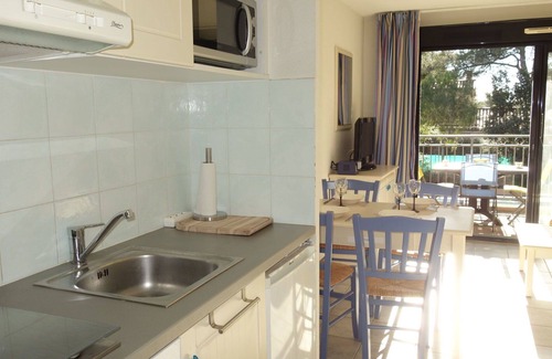 Bandol Apartment | Beautiful apartment for 4 people with WIFI, A/C, pool, TV and terrace