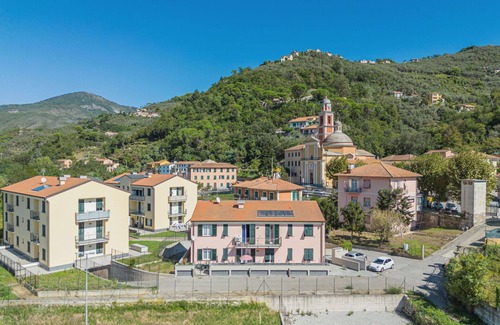 Sestri Levante Apartment | Beautiful apartment for 5 guests with WIFI, A/C, TV, patio and pets allowed
