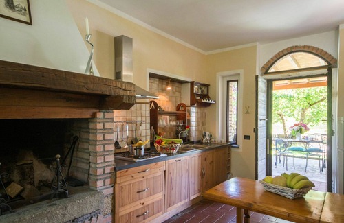Montefiascone Villa | Beautiful apartment in villa with WIFI, pool, TV, patio, pets allowed and panoramic view
