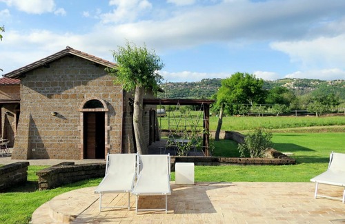 Montefiascone Villa | Beautiful apartment in villa with pool, WIFI, TV, patio, pets allowed, panoramic view and parking