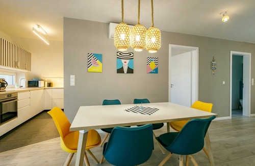 Balatonszarszo Apartment | Beautiful apartment for 7 guests with WIFI, A/C, TV and terrace