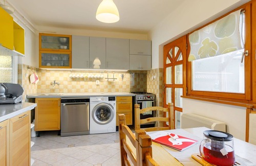 Balatonszemes Apartment | Beautiful apartment for 6 guests with WIFI, TV, patio and parking