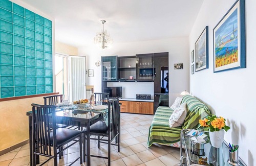 Pantai Apartment | Beautiful apartment for 6 people with WIFI, pool, TV and terrace