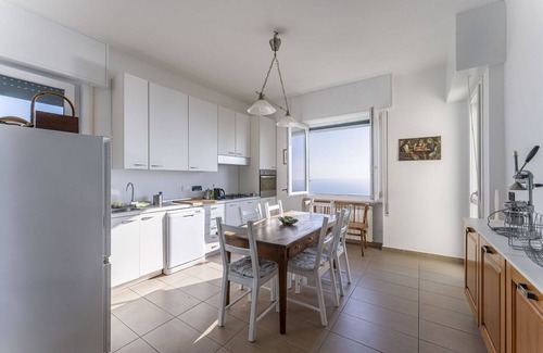 Pieve Ligure Apartment | Beautiful apartment for 8 guests with A/C, WIFI, TV, balcony and panoramic view, close to Portof.