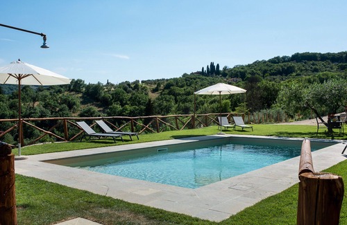 Pontassieve House | Beautiful apartment in villa for 4 people with pool, A/C, WIFI, TV, patio and panoramic view