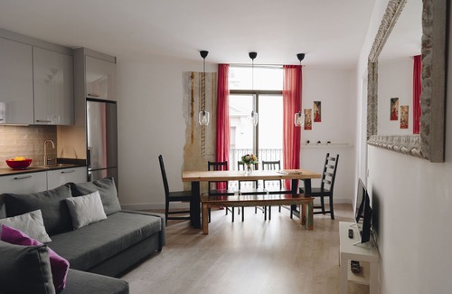 Gothic Quarter Apartment | Beautiful Apartment on Las Ramblas | Sea Views