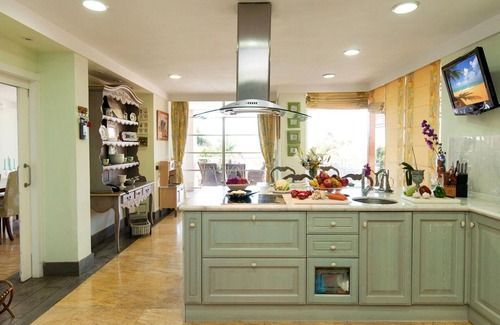 Sonnenland House | Beautiful apartment in villa for 10 people with WIFI, private pool, TV and patio