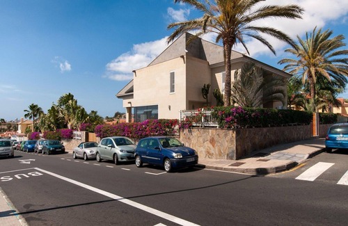 Sonnenland House | Beautiful apartment in villa for 10 people with WIFI, private pool, TV and patio