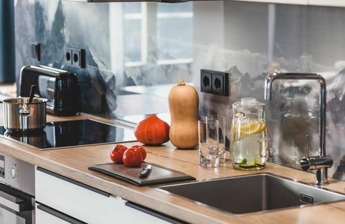 Prora Apartment | Beautiful apartment for 6 people with WIFI, pool, TV, terrace, pets allowed and parking