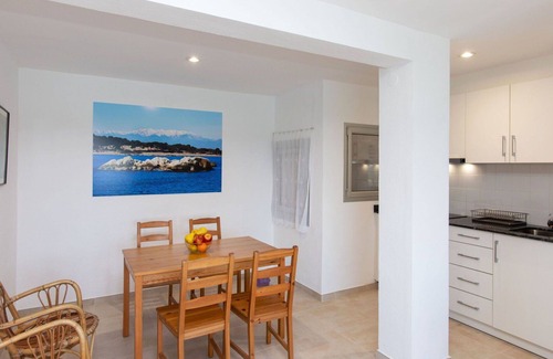 Pedrinya Apartment | Beautiful apartment for 2 guests with TV, balcony and panoramic view