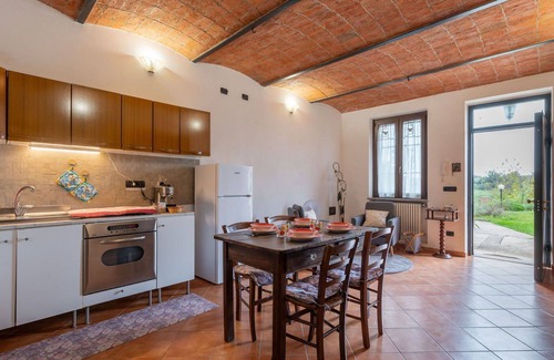 Calliano Apartment | Beautiful apartment for 6 guests with WIFI, patio, pets allowed and panoramic view
