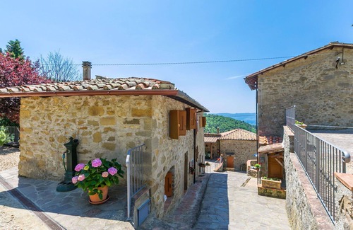 Bivio Pozzo Apartment | Beautiful apartment for 6 people with pool, WIFI, TV, patio and panoramic view