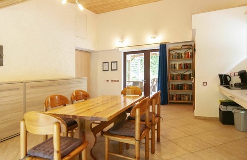 Trarbach Apartment | Beautiful apartment for 6 people with WIFI, hot tub, TV, patio, pets allowed and parking