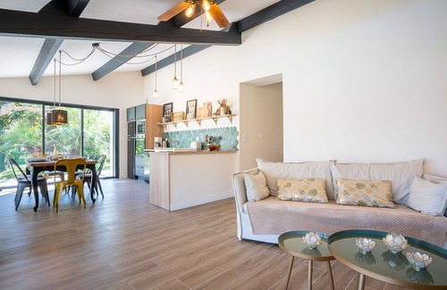 La Crau Apartment | Beautiful apartment for 6 guests with private pool, WIFI, TV and patio