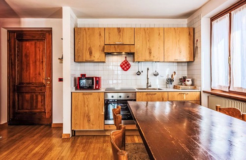 Sant'Antonio di Mavignola Apartment | Beautiful apartment for 6 people with TV and balcony