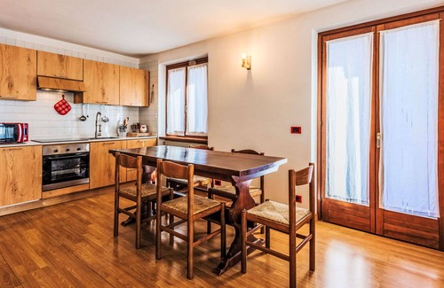 Sant'Antonio di Mavignola Apartment | Beautiful apartment for 6 people with TV and balcony