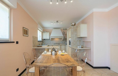 Rapallo Apartment | Beautiful apartment for 4 guests with pool, A/C, TV and patio