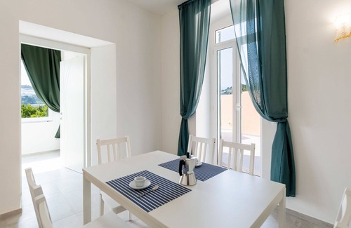 Bussana Apartment | Beautiful apartment for 6 guests with WIFI, A/C, TV, terrace and pets allowed