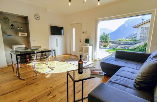 Samolaco Apartment | Beautiful apartment for 4 guests with A/C, WIFI, TV and patio